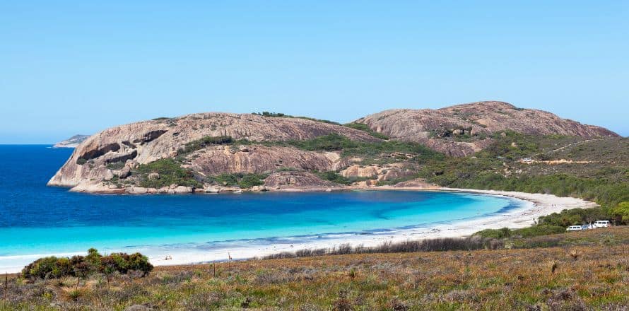 Lucky Bay (via sealed road in Cape Le Grand)